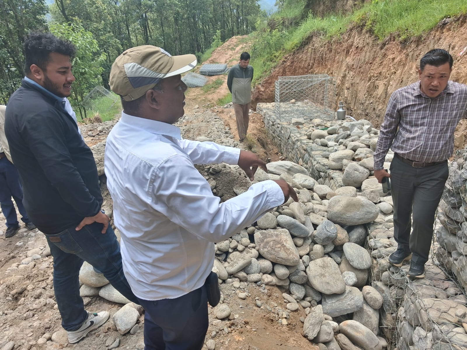 जिल्लामा संचालित योजना अनुगमन , सातबिसे थप्रेक उदयजालपा सडक योजना, स्थानीय पूर्वाधार कार्यालय